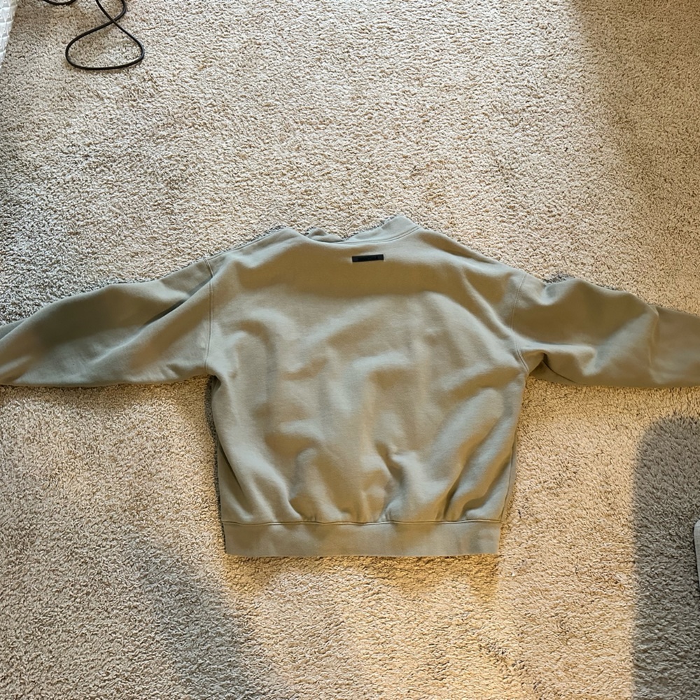 Essentials pull over like new